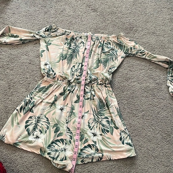 Ardene Basic Collection | Pink & Green Long Sleeve Tropical Floral Romper Large - Picture 10 of 10